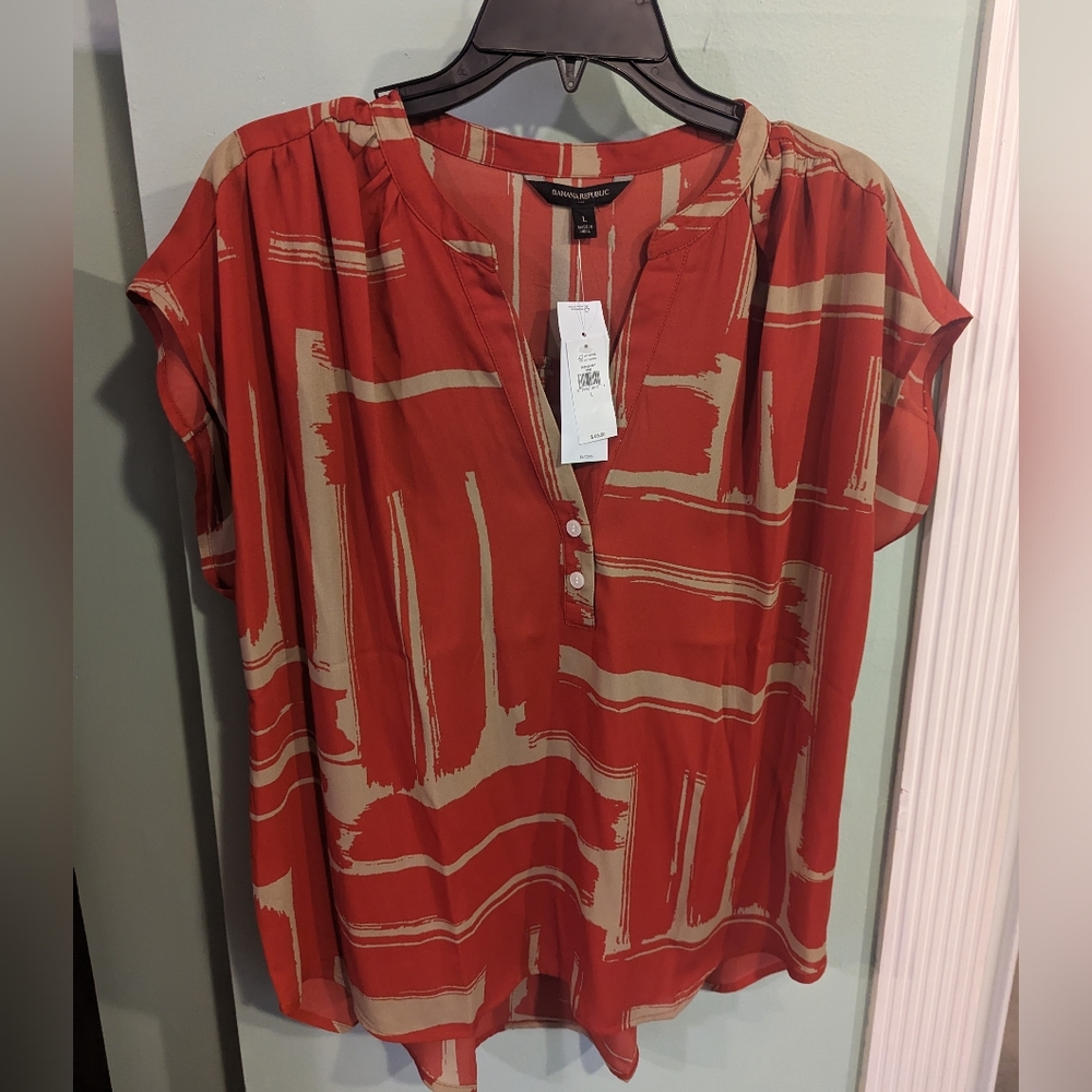 New Without TAGS Size L Banana Republic Orange And Cream Blouse